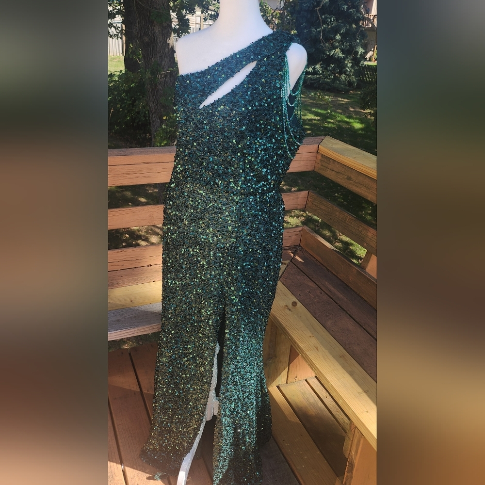 ‼️SOLD‼️Green Sequin Gown by FASHION NOVA - GORGEOUS!! - Picture 3 of 12